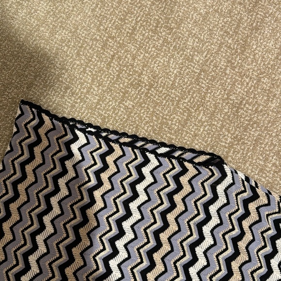 Minnie Rose poncho with Missoni like print - Picture 6 of 7